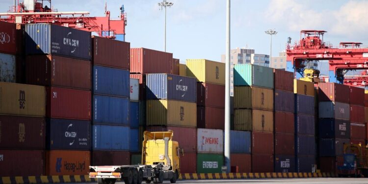 Türkiye’den komşularına 9 ayda 20,3 milyar dolarlık ihracat