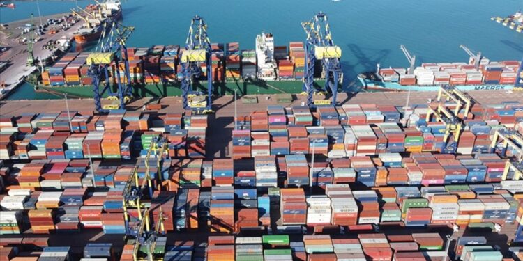 Türkiye’den komşularına 9 ayda 20,3 milyar dolarlık ihracat