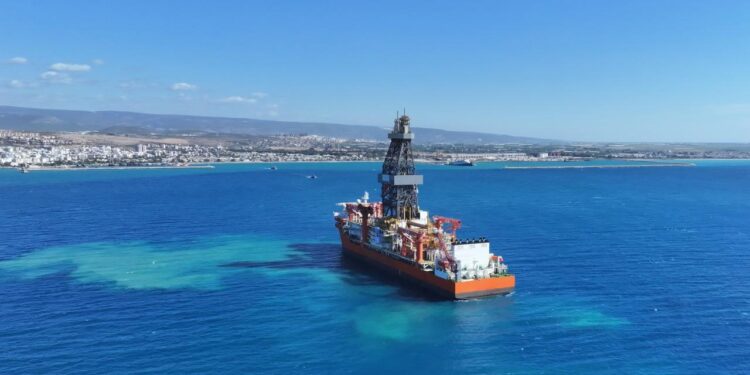 Türkiye’nin en yeni sondaj gemisi Mersin Taşucu’nda