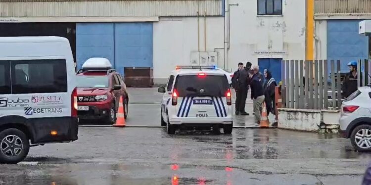 Tuzla Tersaneler Bölgesi’nde gemi devrildi: 1 ölü