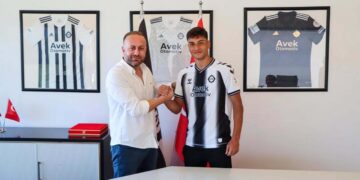 Üç büyüklerin 600 bin Euro teklif ettiği futbolcu 16 yaşında 3. Lig’de profesyonel oldu