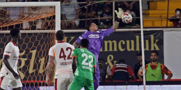 Uğurcan Çakır maç sonu bir isme teşekkür etti