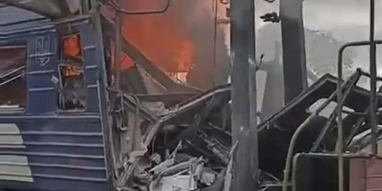 Ukrayna’da tren istasyonuna saldırı: 30 yaralı