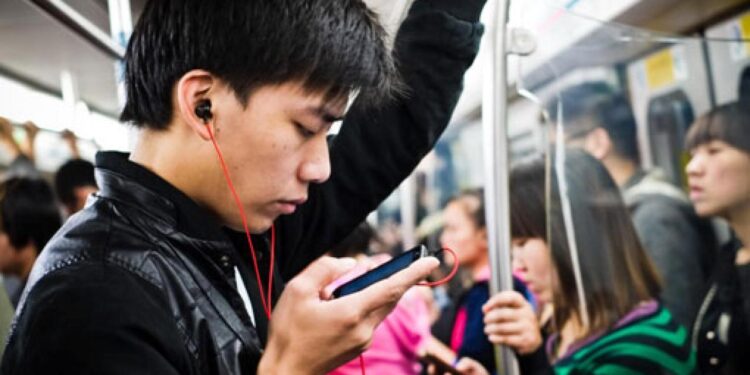 Ülkede ‘mutsuz’ olmak yasak! Çin şimdi de ruh hallerini hedef aldı