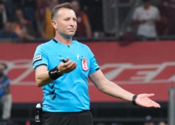Ünlü ismin sinir nöbeti: ‘Hakem Türk futboluna ihanet ediyor’