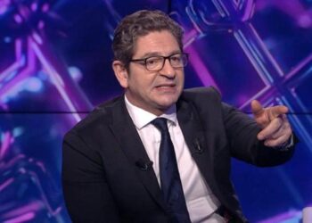 Ünlü yorumcu canlı yayında çıldırdı! ‘Dedikodular, iftiralar…’