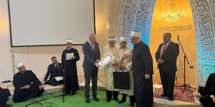 Uşaklı hafız Talha Çuhadar babası gibi dünya birincisi oldu