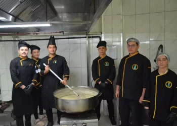 Aksaray’daki Öğrenciler Günlük 1300 Öğrenciye Yemek Sunuyor