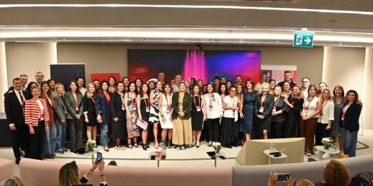 Yenidenbiz Derneği 10. yılında “Değer Yaratanlar”ı onurlandırdı