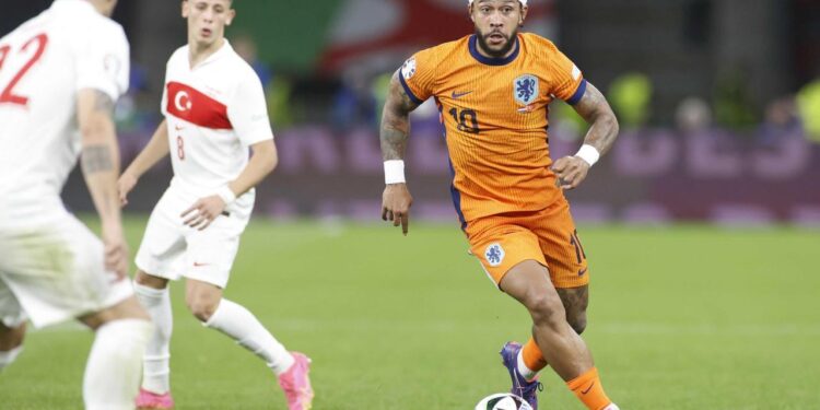 Yıldız futbolcunun pasaportu çalındı: Milli maçı kaçırabilir