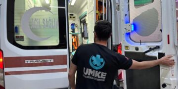 Yolda yürüyen vatandaşa başıboş sokak köpeği saldırısı!