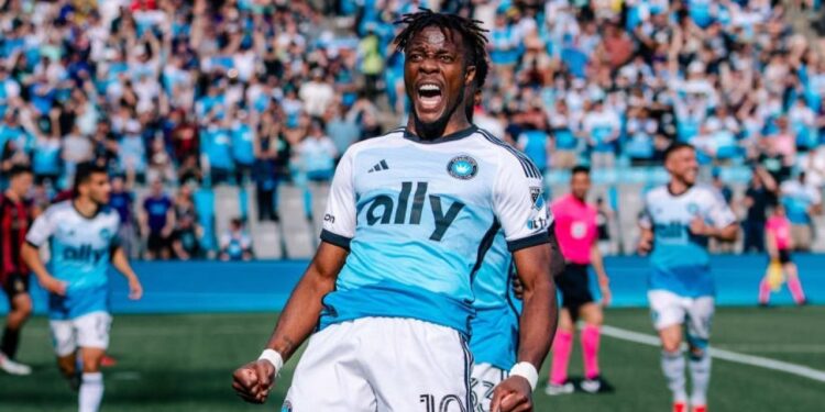 Zaha takımına galibiyeti getirdi: Olaylı maçta 2 kırmızı kart çıktı