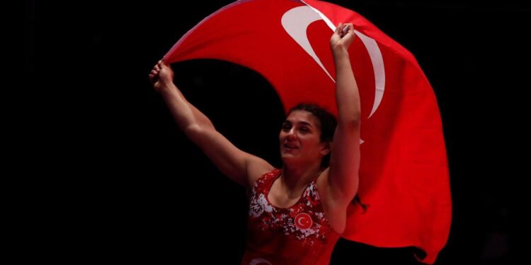 10-0’lık ezici üstünlük! Milli sporcu 3. kez dünya şampiyonu