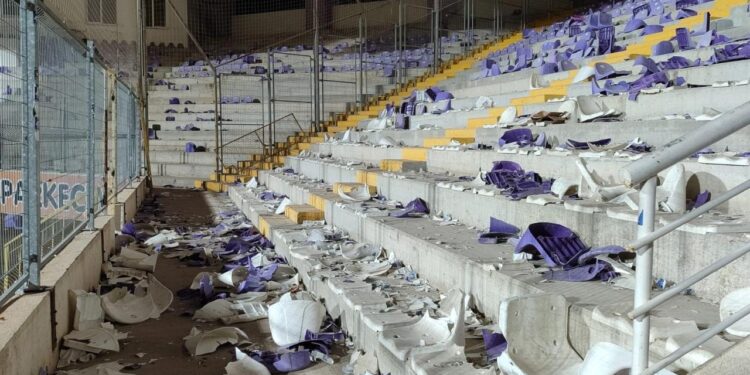 3. Lig’de ‘savaş’ gibi maç: 2 bin koltuk söküldü, tuvaletler parçalandı