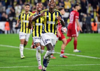 31 yaşındaki yıldıza yeni sözleşme şoku! Fenerbahçe karar aldı