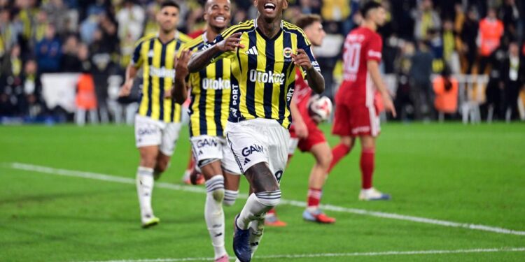 31 yaşındaki yıldıza yeni sözleşme şoku! Fenerbahçe karar aldı