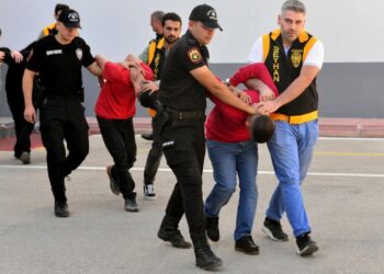 50 milyon haraç isteyip, iş yeri, ev ve muhtarlık kurşunladılar: 6 tutuklama