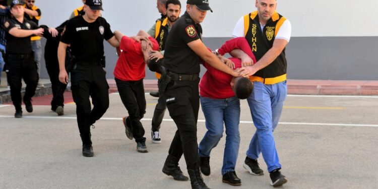 50 milyon haraç isteyip, iş yeri, ev ve muhtarlık kurşunladılar: 6 tutuklama