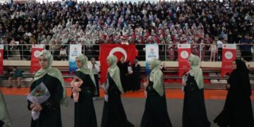 75 erkek, 88 kız öğrenci hafızlık icazetlerini aldı