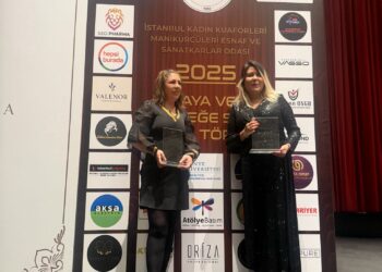 Emek Sineması’nda gözyaşları alkışlara karıştı ❤️