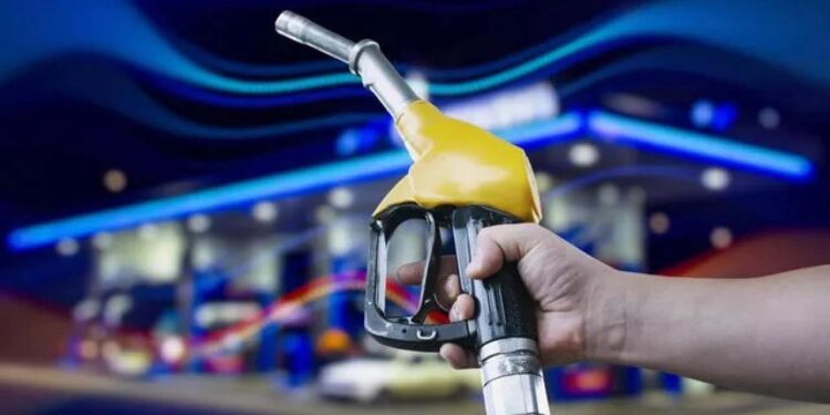 ABD’nin Rusya kararı piyasayı vurdu! Akaryakıta büyük zam