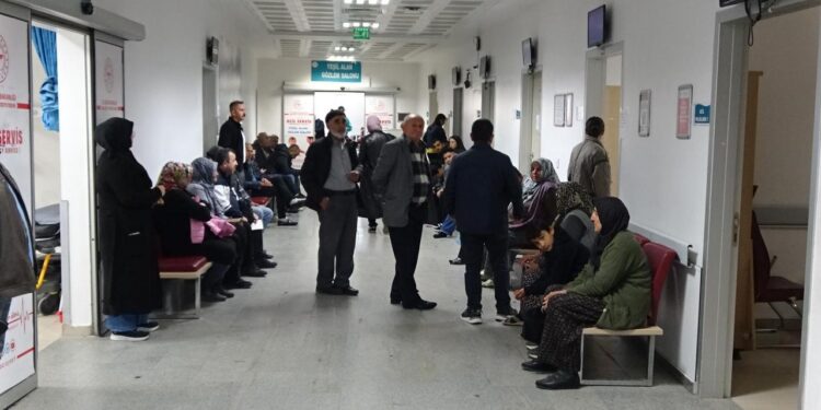 Acil servislerde ‘Covid’ yoğunluğu: ‘Yine varyantlarını görüyoruz!’