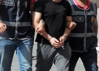 Adana’da 15 yıl hapis cezasıyla aranan hükümlü dolapta yakalandı
