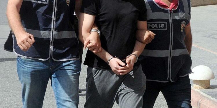 Adana’da 15 yıl hapis cezasıyla aranan hükümlü dolapta yakalandı