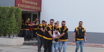 Adana’da nefes kesen operasyon! Tek tek yakalandılar