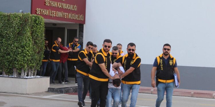 Adana’da nefes kesen operasyon! Tek tek yakalandılar