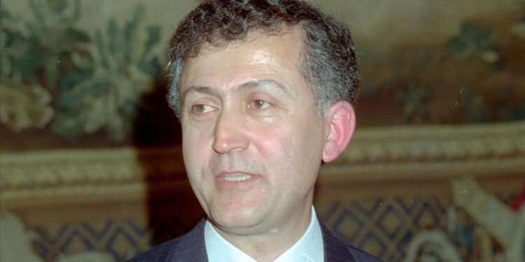 Ahmet Taner Kışlalı suikastının üzerinden 26 yıl geçti