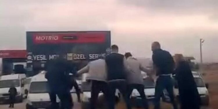 Aksaray’da polis cenazesi konvoyuna saldırı: 4 yaralı