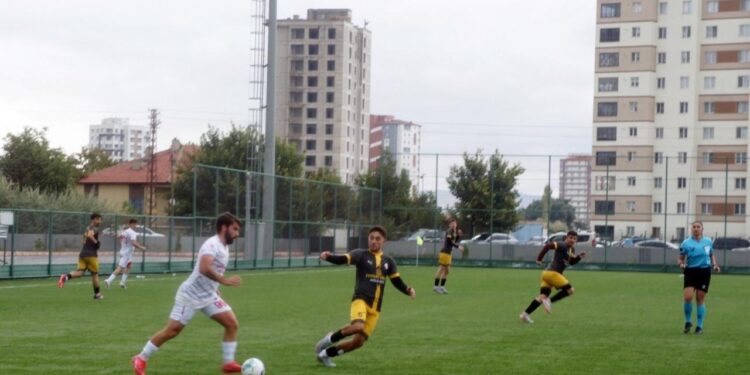 Amatörde çılgın düello! 10 golün atıldığı maçı 7-3 kazandılar