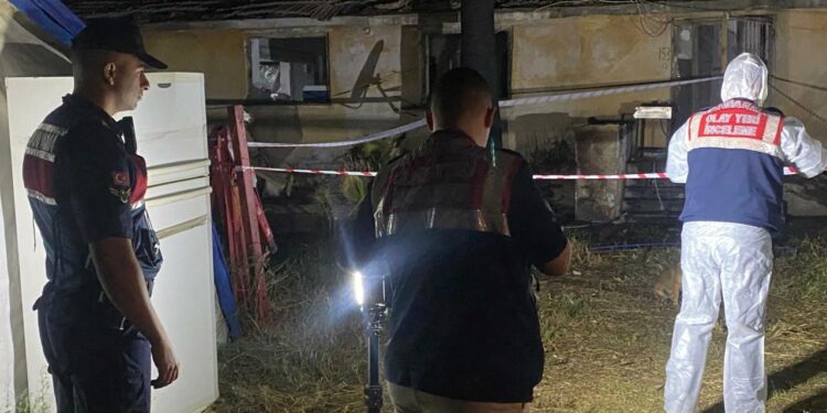 Annesini yaralayıp, mesaj attığını öne sürdüğü iş arkadaşını öldürdü