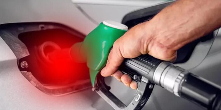 Araç sahiplerine müjde: Benzine indirim geliyor!