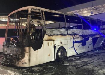 AŞTİ’de park halindeki yolcu otobüsü yandı