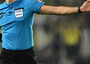 Avrupa devinden Türk hakeme tepki! Milli yıldıza bir ilki yaşattı