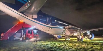 Azerbaycan semalarında panik! Uçak acil iniş yaptı!