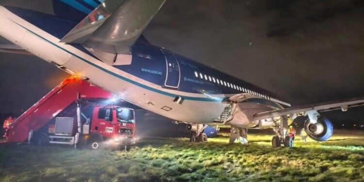 Azerbaycan semalarında panik! Uçak acil iniş yaptı!