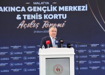Bakan Bak: Gençler için yatırımlarımıza devam edeceğiz