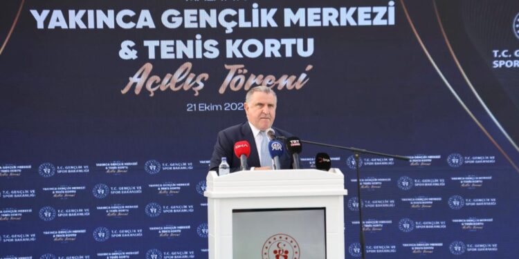 Bakan Bak: Gençler için yatırımlarımıza devam edeceğiz