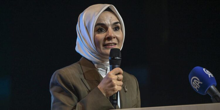 Bakan Göktaş: Aile ve gençlik en güçlü iki değerimizdir