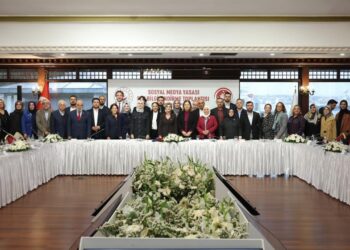 Bakan Göktaş, sosyal medya düzenlemesi için STK temsilcileriyle bir araya geldi