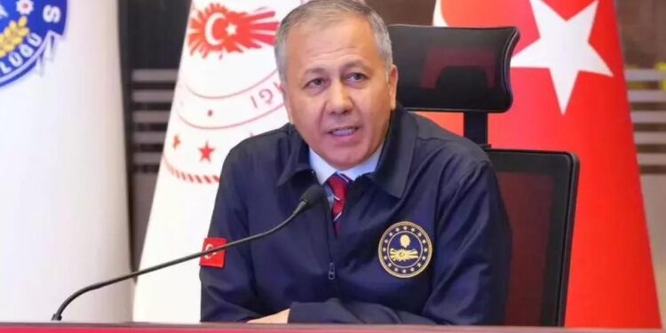 Bakan Yerlikaya operasyonu duyurdu: 10 kişi yakalandı!