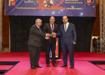 Başkan Gülpınar’a  “Yılın En Başarılı Belediye Başkanı” ödülü