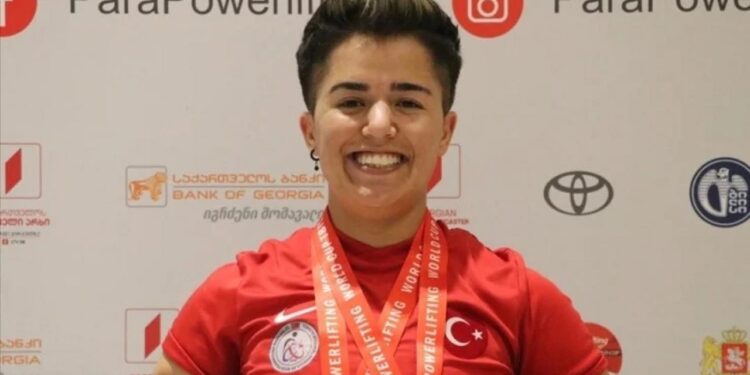 Besra Duman’dan 55 kiloda gümüş madalya!