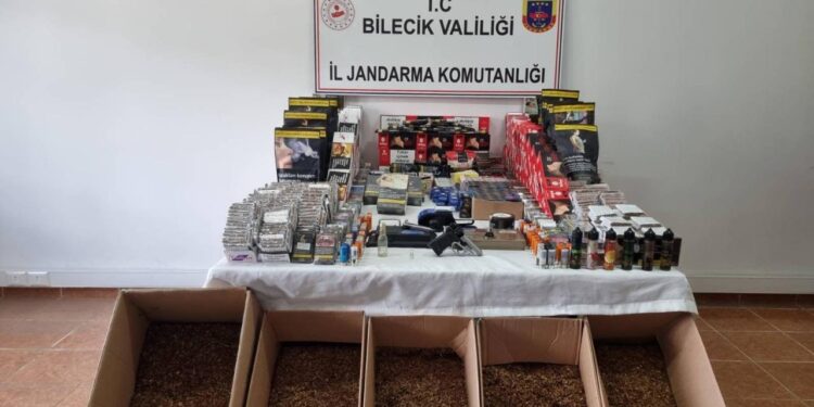 Bilecik’te jandarma baskını: Evler uyuşturucu ve kaçak tütün deposu çıktı