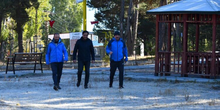 Bir ilçede sıcaklık 0’ın altına düştü! Her yer buz tuttu!