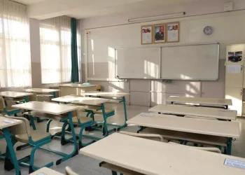 15 ve 16 yaşındaki liselilerden yapay zekâ skandalı