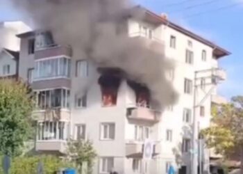 Bolu’da apartman dairesi alev alev yandı